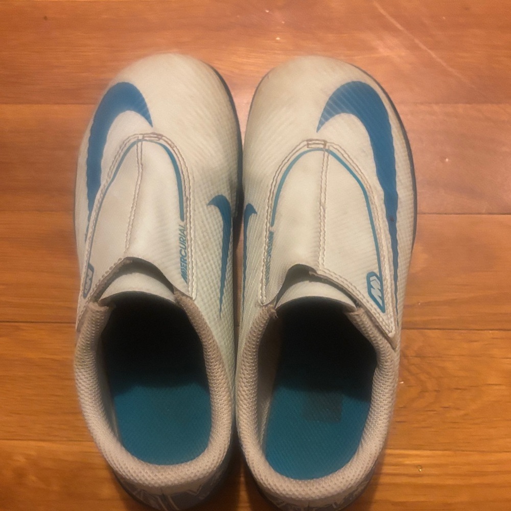 Nike Kids White and Teal Indoor Cleats